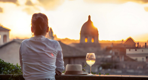 Vacanze 2026, per 7 italiani su 10 costano pi� che in passato: ferie pi� brevi, mete vicine e budget sotto controllo
